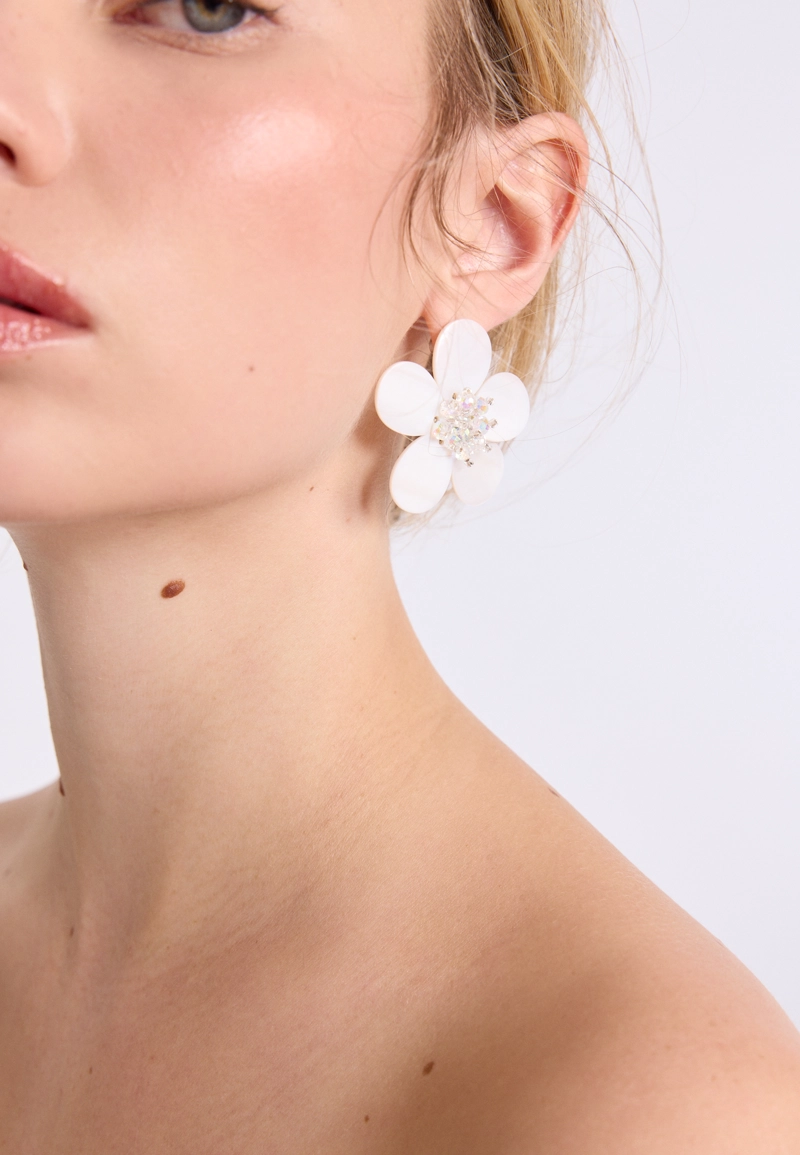 Серьги-цветы с перламутровым эффектом