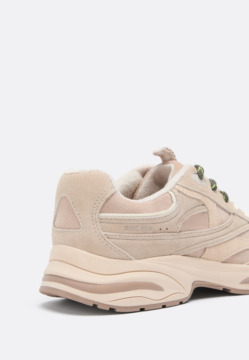 Кроссовки с кожаными деталями