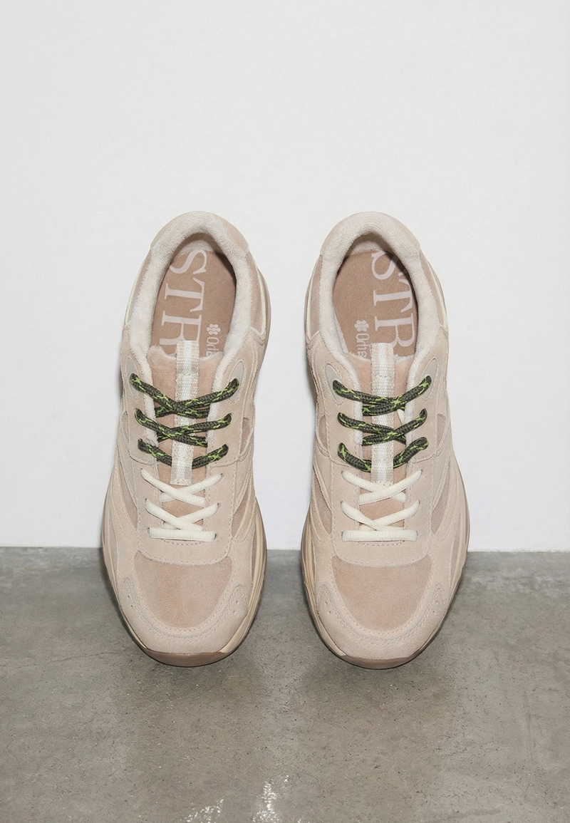 Кроссовки с кожаными деталями