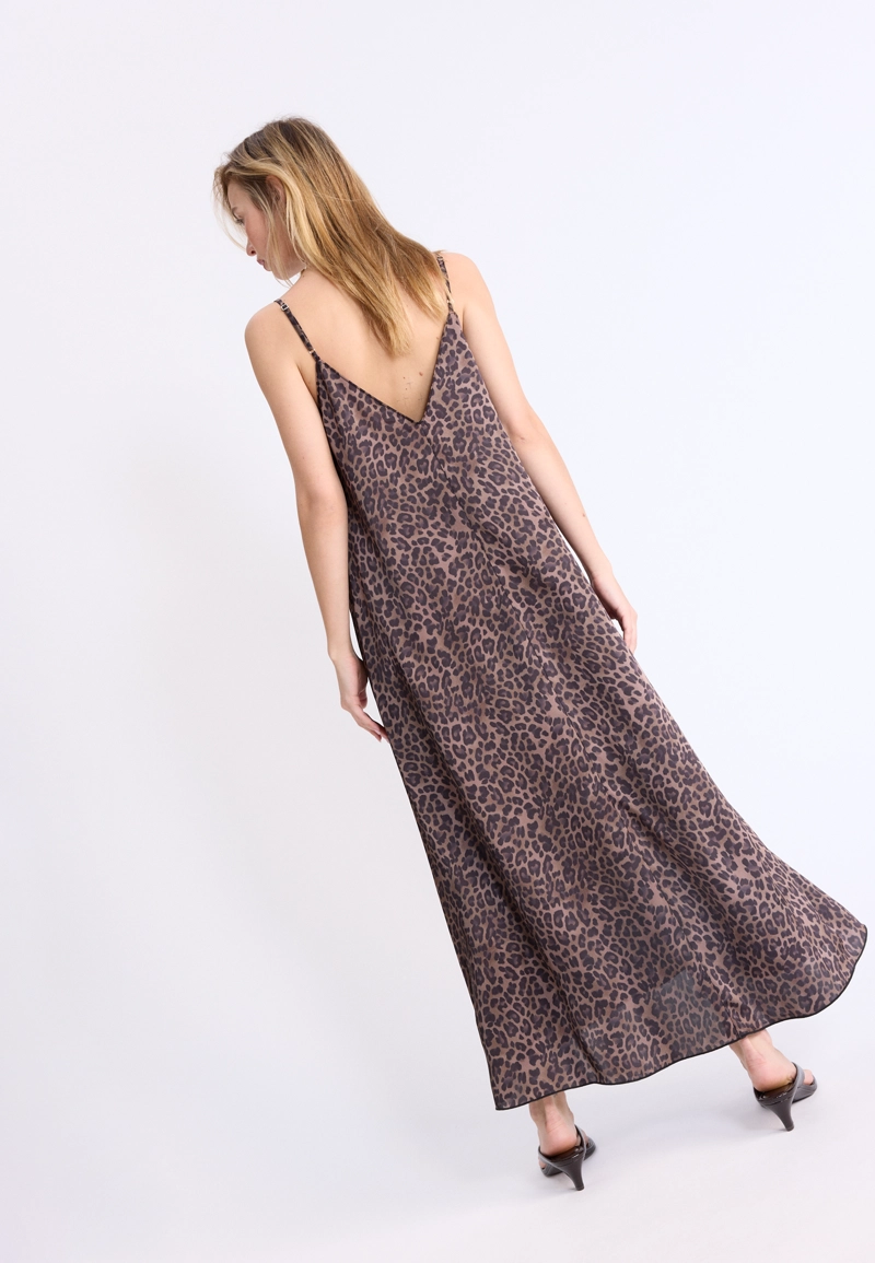 Длинное атласное платье