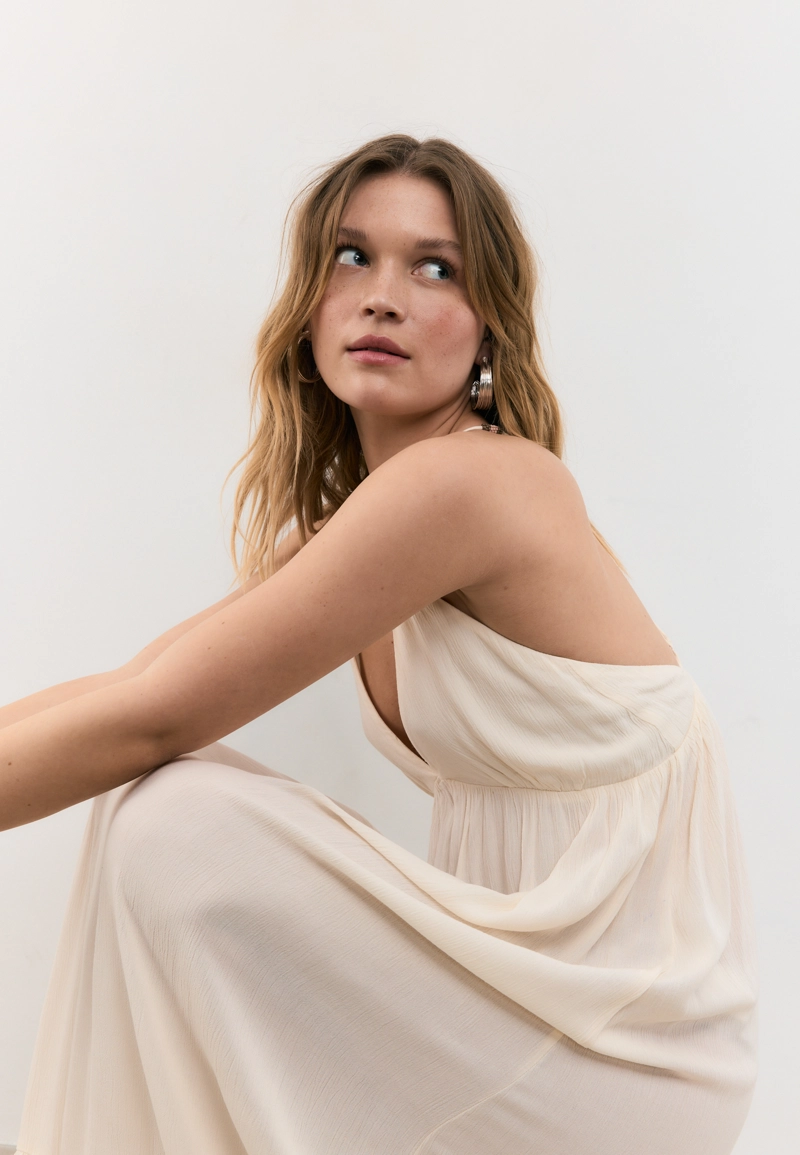 Длинное платье из вискозы с бусинами