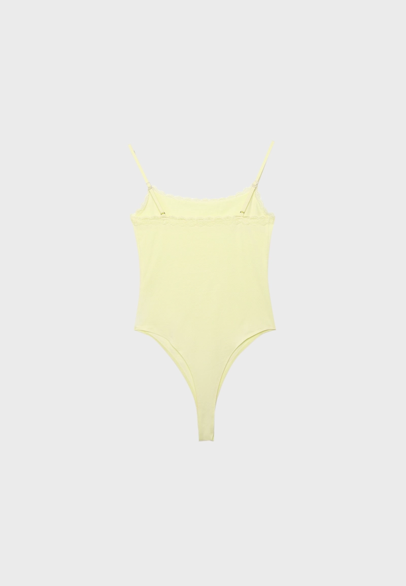 Боди на бретелях с кружевом