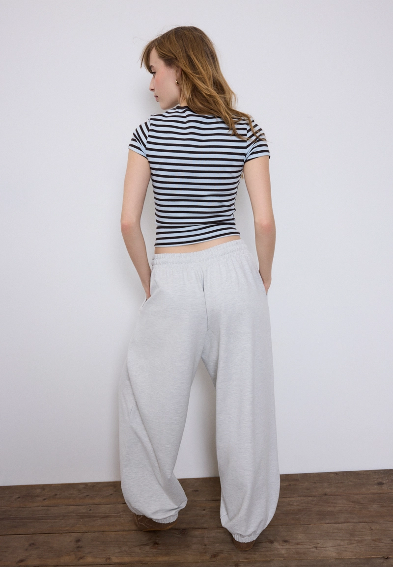 Объемные джоггеры-шаровары