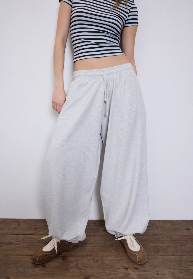 Объемные джоггеры-шаровары