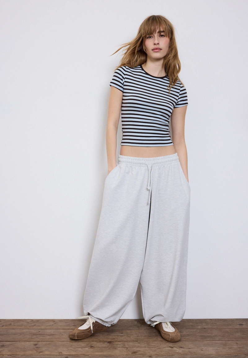 Объемные джоггеры-шаровары