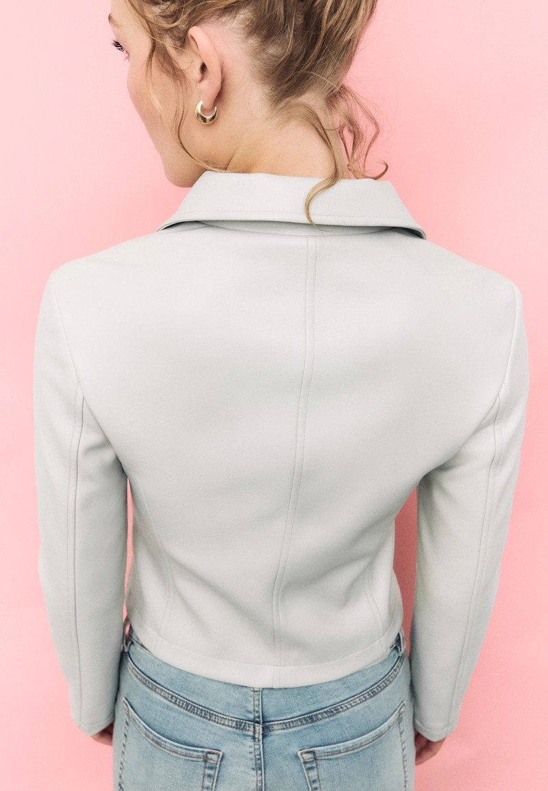 Приталенная куртка из искусственной кожи