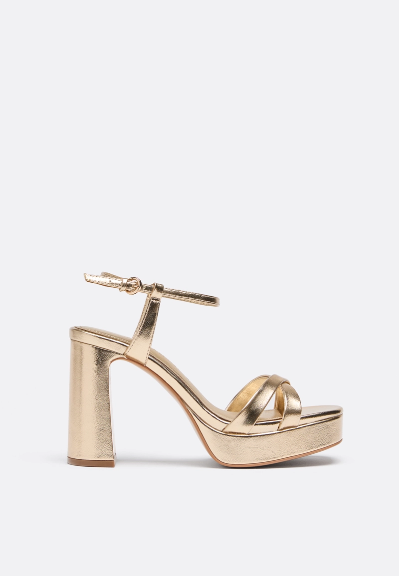 Босоножки на широком каблуке и платформе