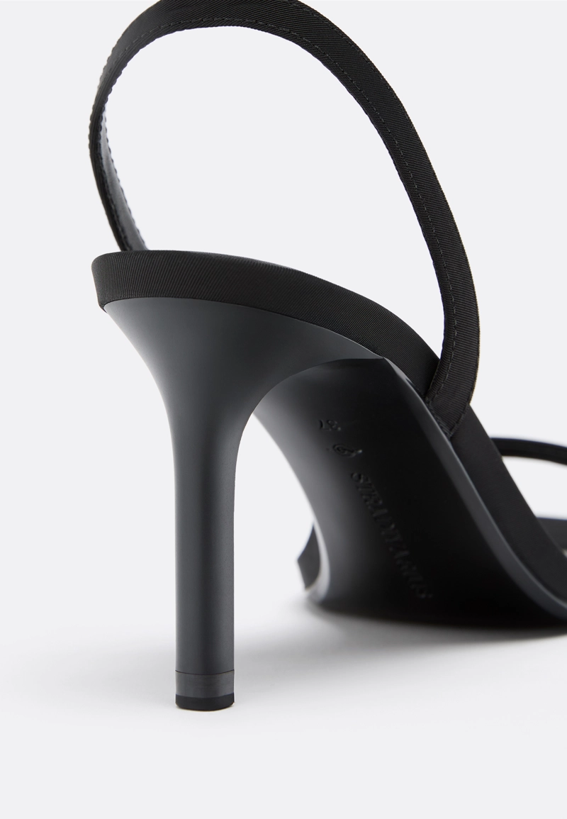 Босоножки на шпильке