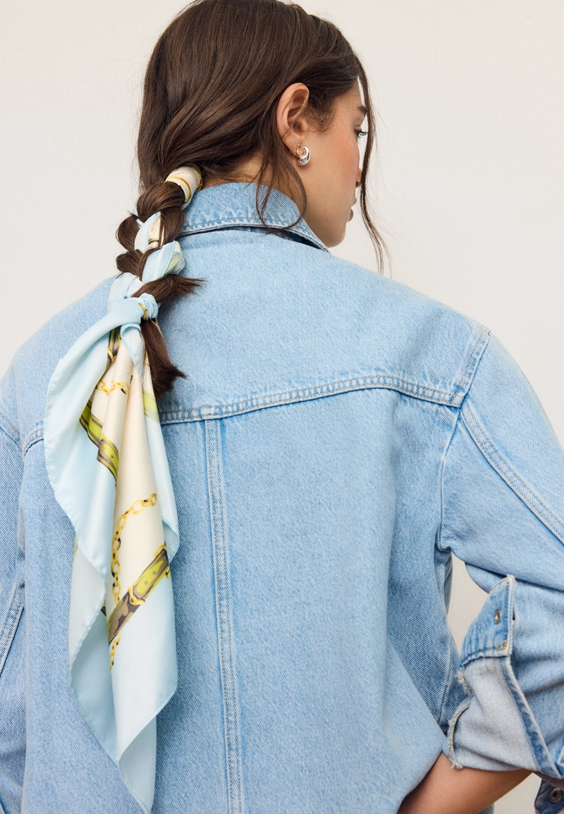 Шарф с помпонами