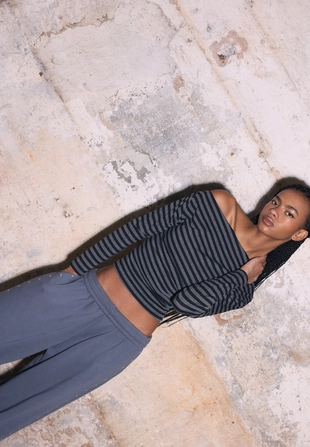 Брюки из футера с заклепками- Заказать в России