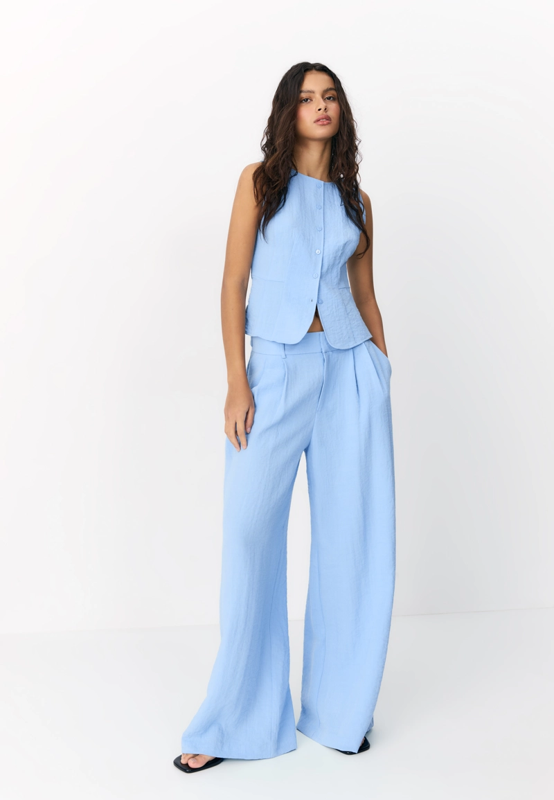 Жилет на пуговицах