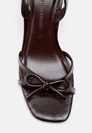 Босоножки на каблуке из искусственной кожи- Заказать в России