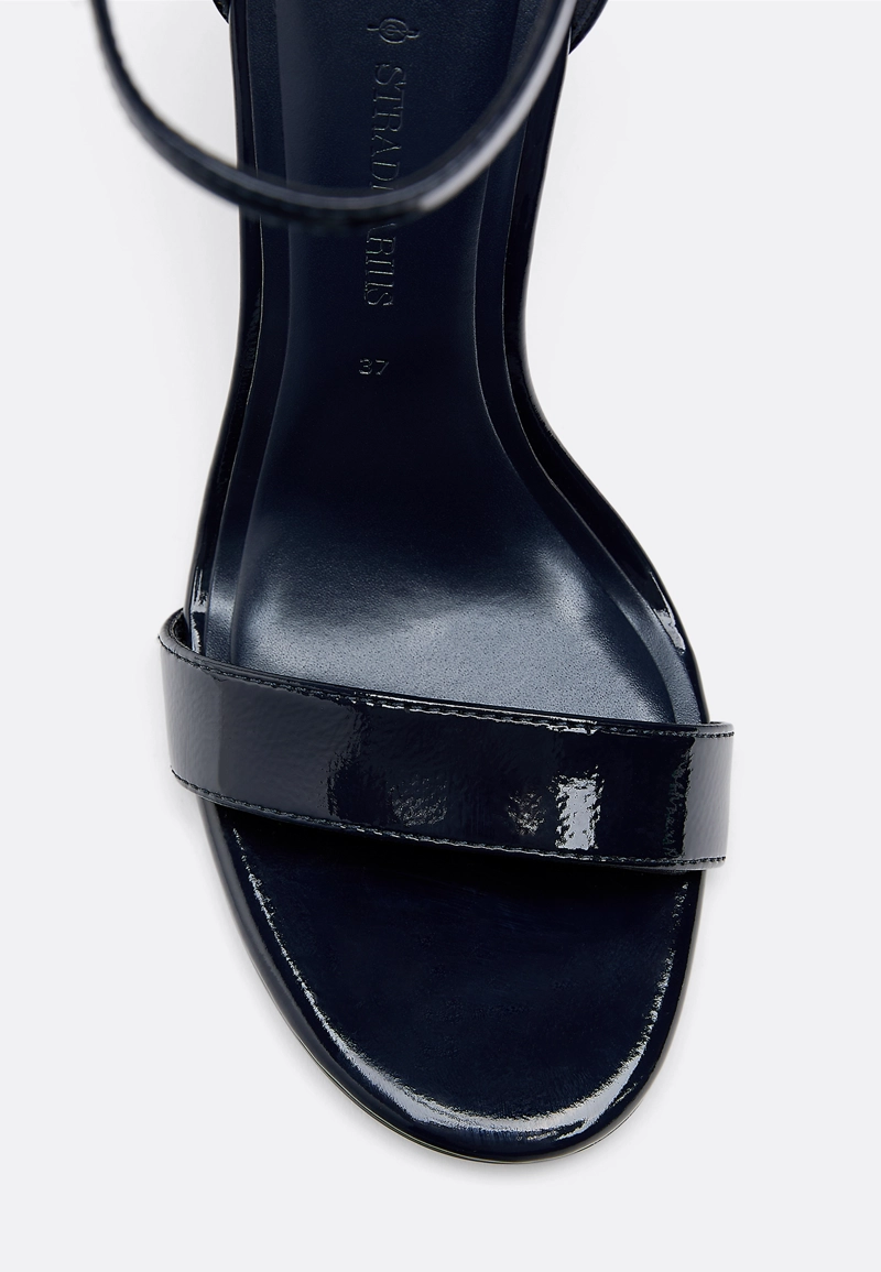 Босоножки на каблуке с ремешками