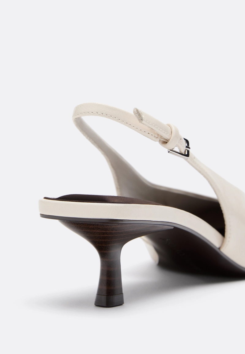 Туфли с V-образным вырезом на каблуке