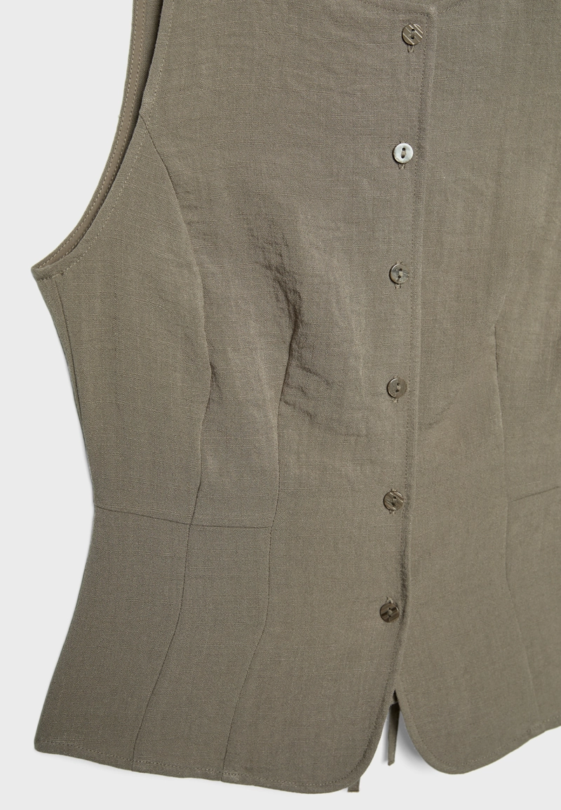 Жилет на пуговицах