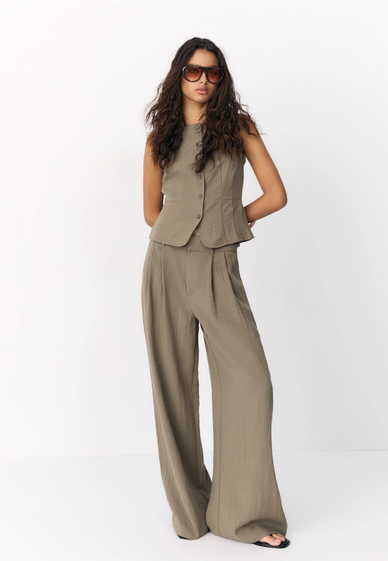 Жилет на пуговицах