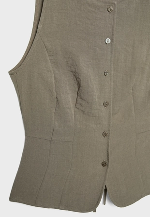 Жилет на пуговицах- Заказать в России