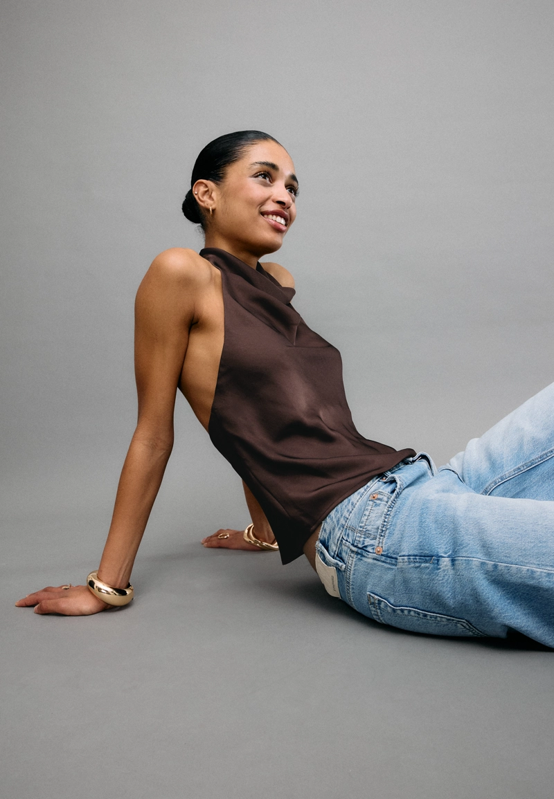 Атласный топ с горловиной халтер