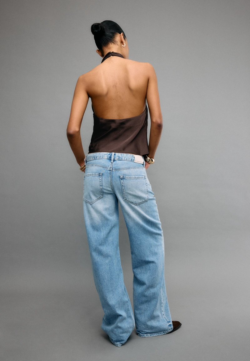 Атласный топ с горловиной халтер