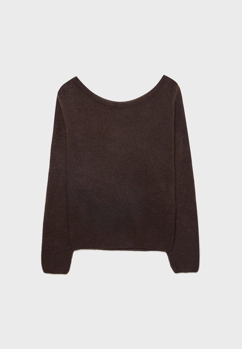 Мягкий вязаный джемпер с вырезом-лодочкой