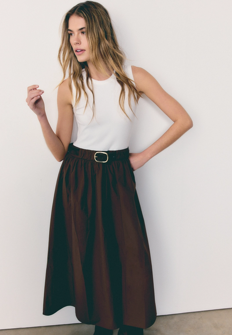 Платье миди без рукавов с поясом