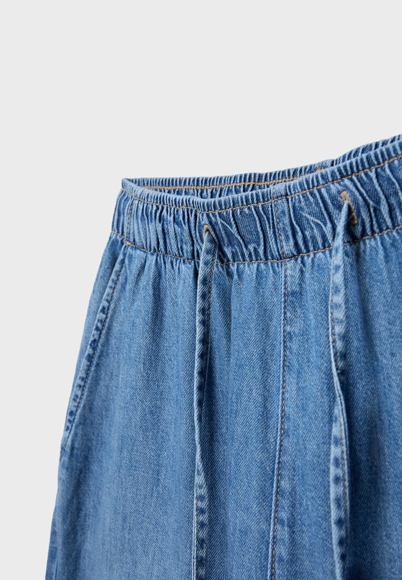 Свободные джинсы на кулиске