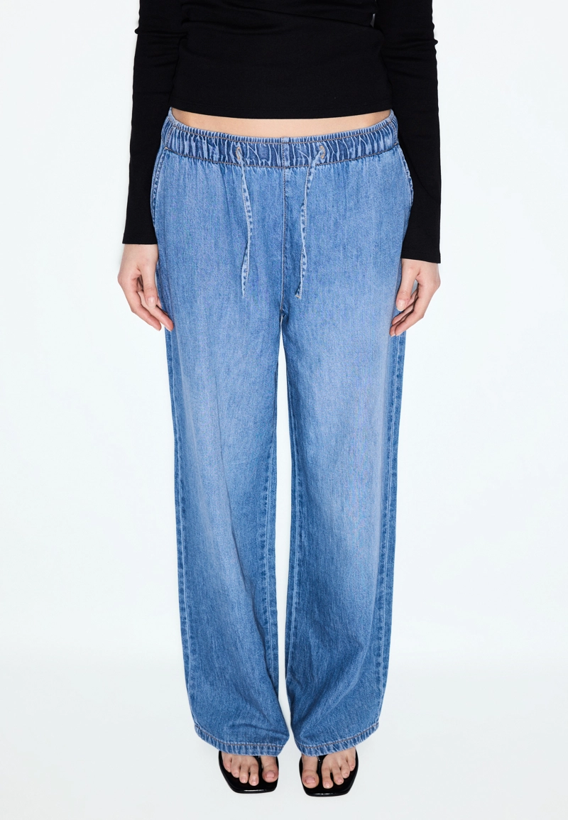 Свободные джинсы на кулиске