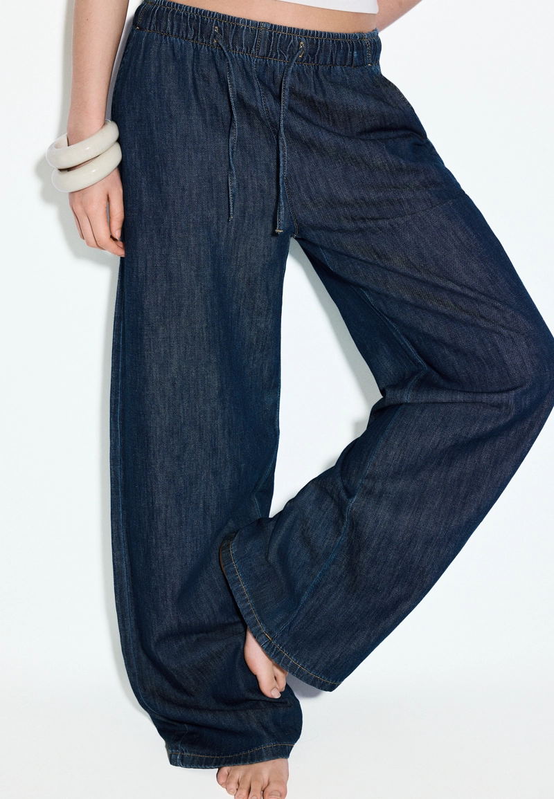 Свободные джинсы на кулиске