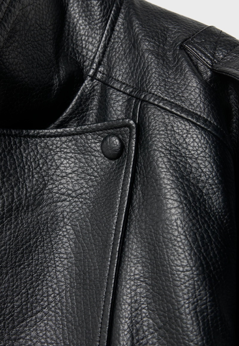 Объемная куртка-косуха из искусственной кожи