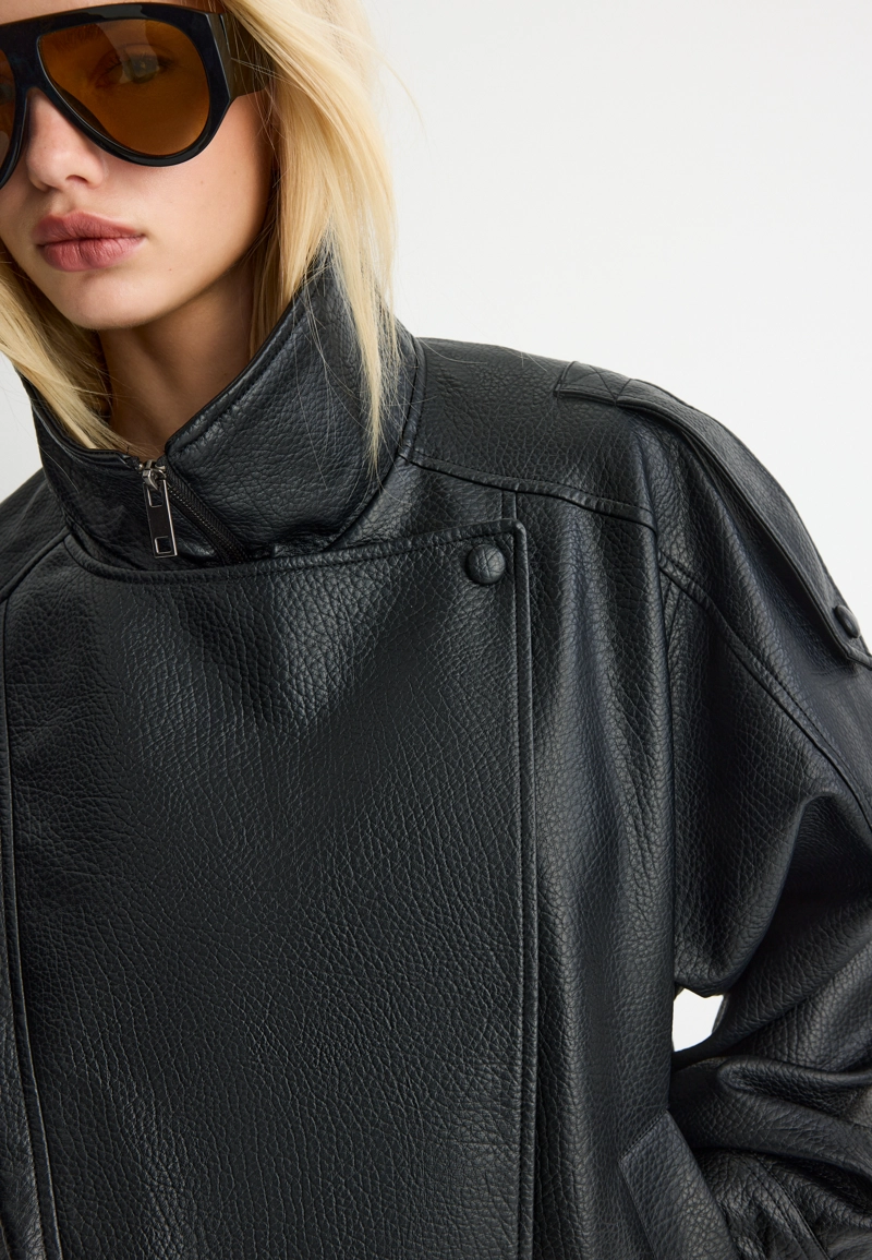 Объемная куртка-косуха из искусственной кожи