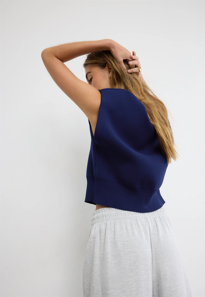 Вязаный жилет с подплечниками