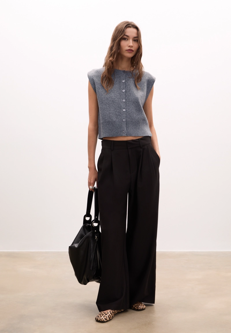 Трикотажный жилет с подплечниками