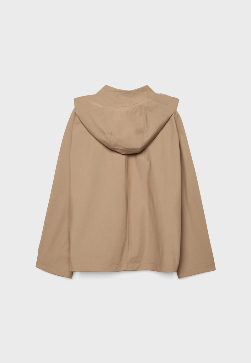 Укороченный объемный тренч с капюшоном