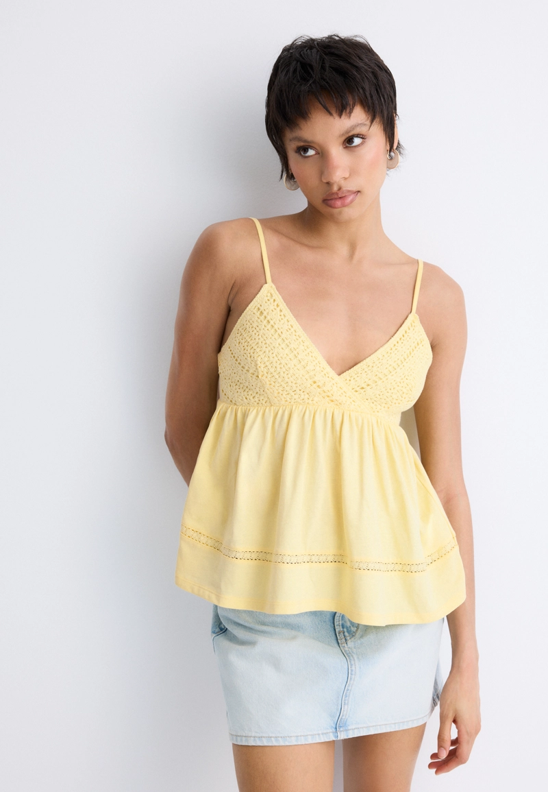 Топ на бретелях с отделкой кроше