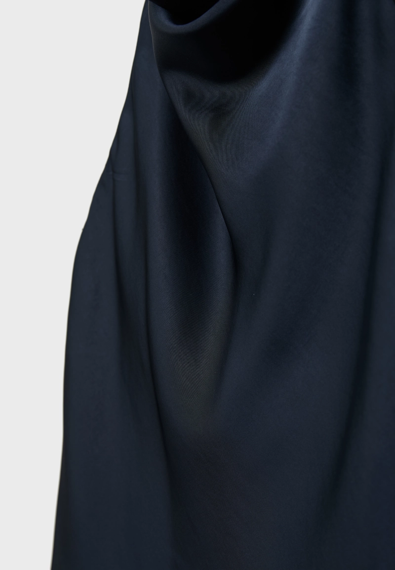 Атласный топ с горловиной халтер