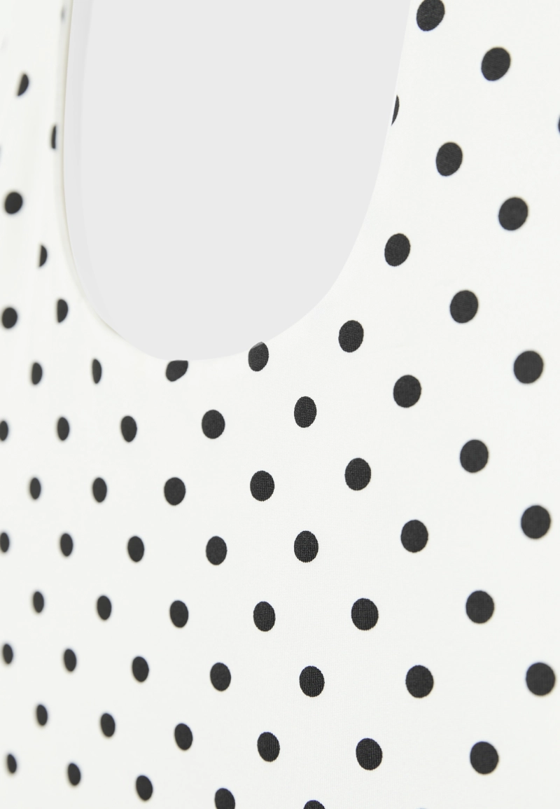 Футболка с горловиной халтер