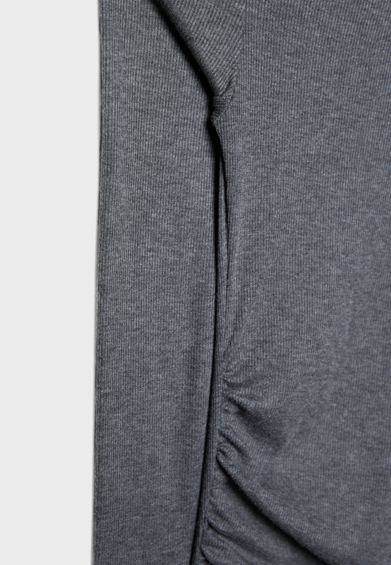 Асимметричная футболка с рюшами