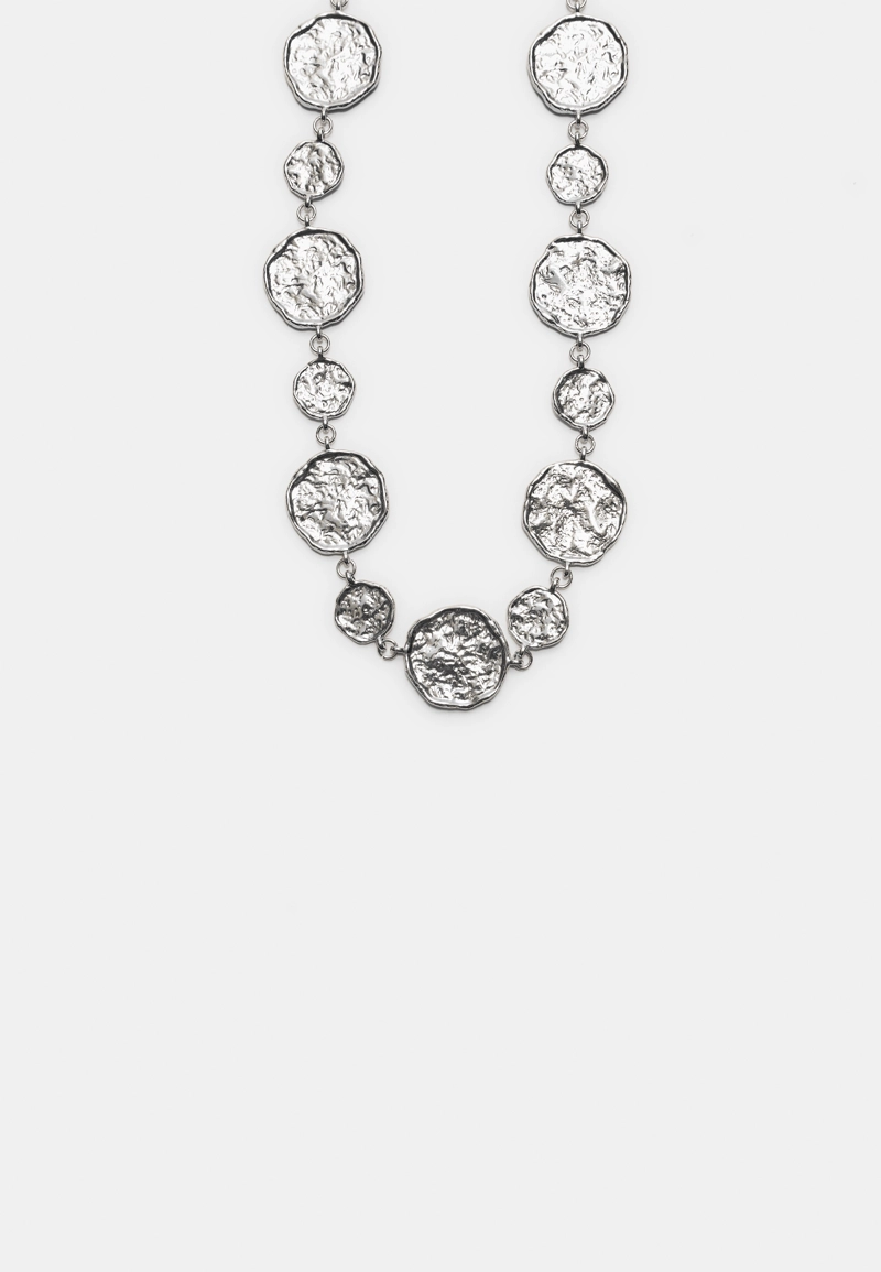 Металлический ремень с круглыми пластинами