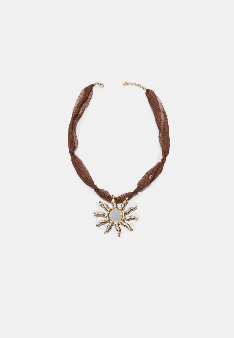 Колье с плетеным шнурком и подвеской-солнцем