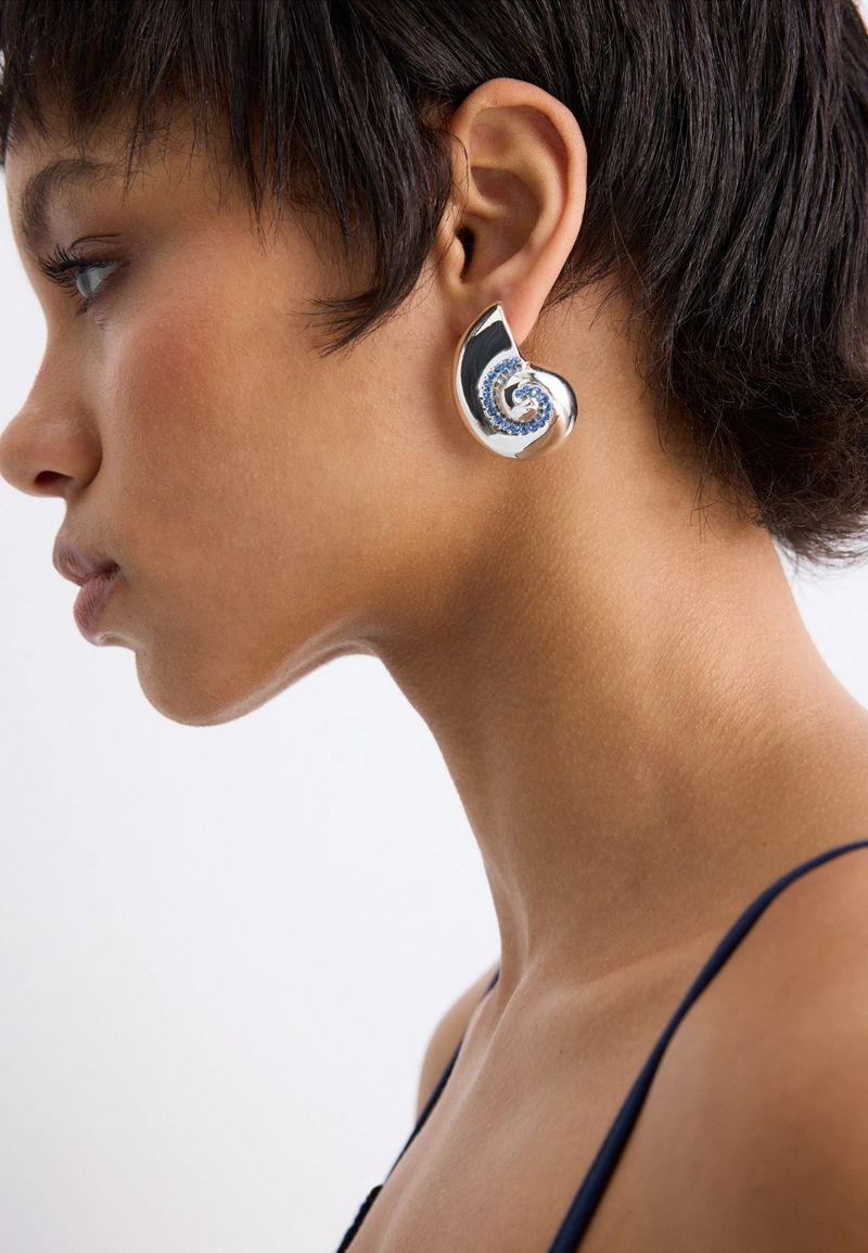 Серьги-ракушки с блестящей отделкой