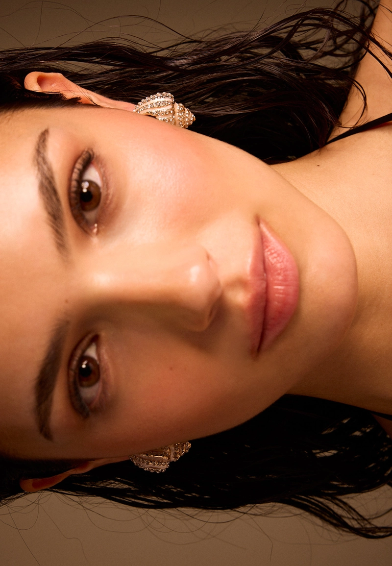 Серьги-ракушки с блестящей отделкой