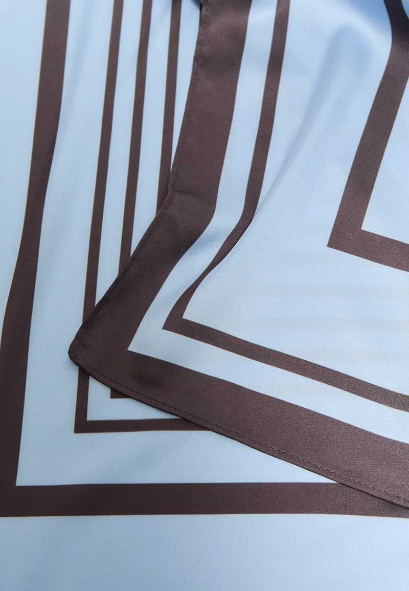 Платок в широкую полоску