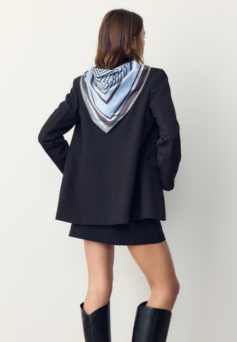 Платок в широкую полоску