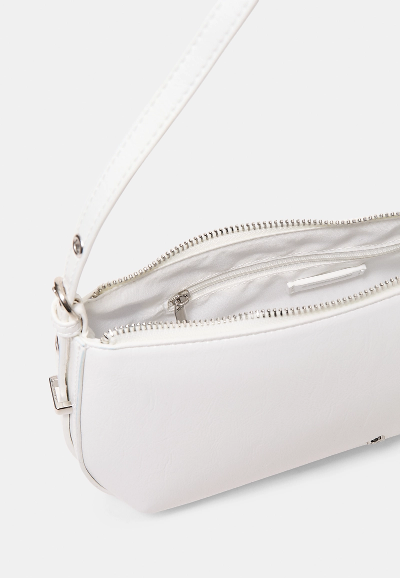 Удлиненная сумка на плечо с люверсами