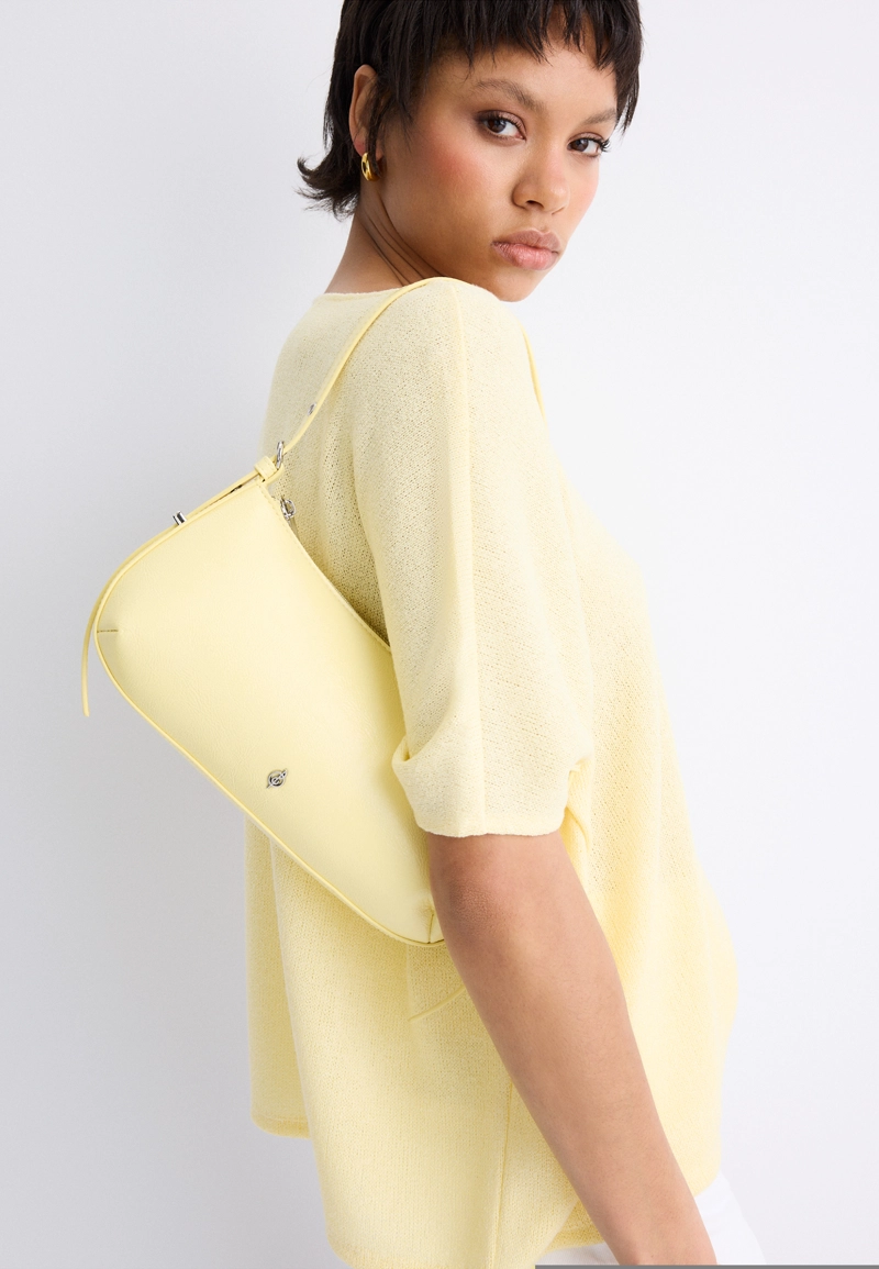 Удлиненная сумка на плечо с люверсами