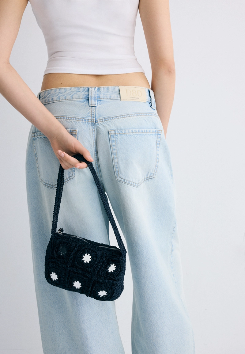 Сумка на плечо из кроше с зеркальными элементами