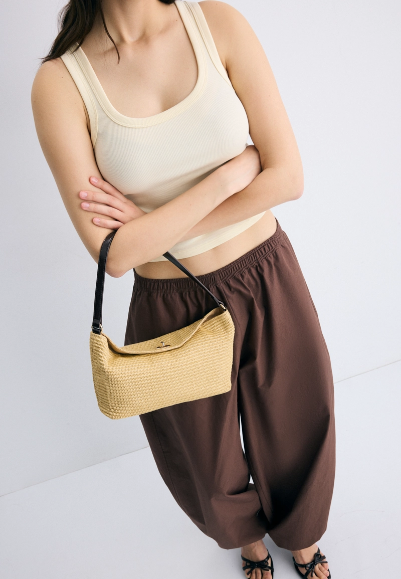 Сумка на плечо с металлическим крючком