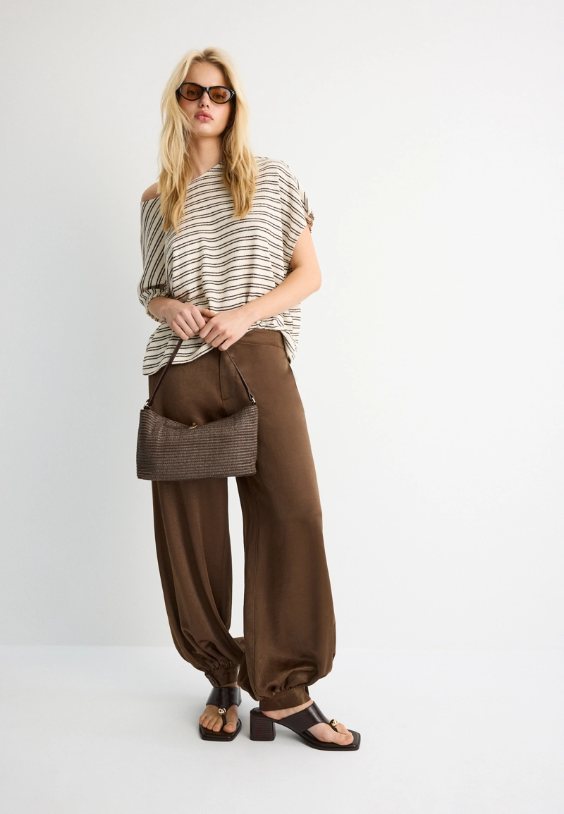 Сумка на плечо с металлическим крючком