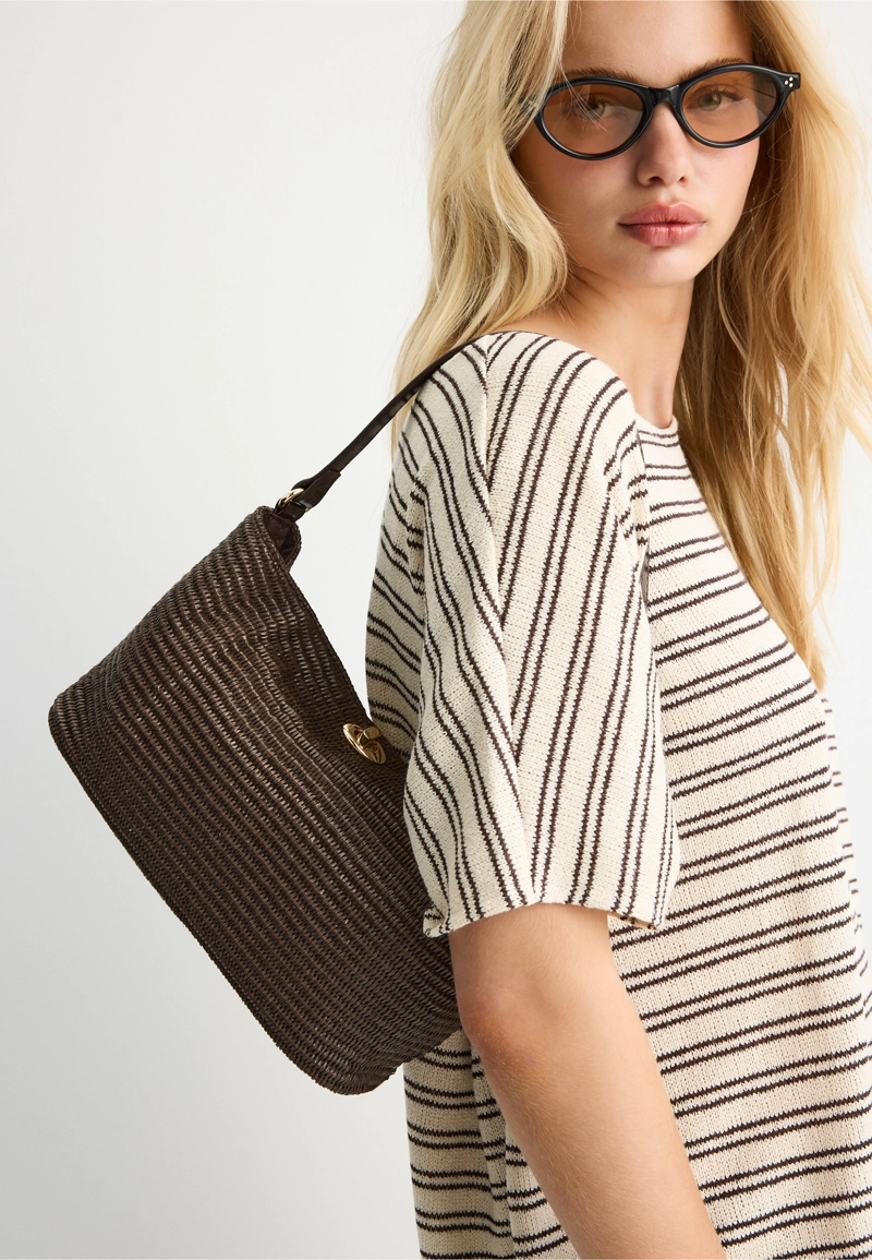 Сумка на плечо с металлическим крючком