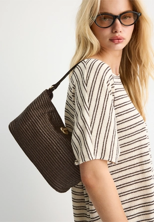 Сумка на плечо с металлическим крючком- Заказать в России